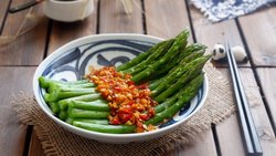 香辣浇汁芦笋