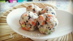 嫌紫菜包饭麻烦~ 那就一起来包来饭团子吧