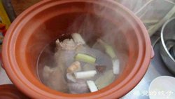 懒人版猪肉大骨汤