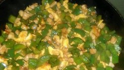 鸡蛋肉丁炒菜椒