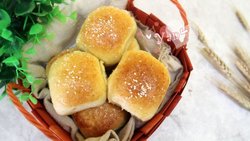 淡奶油椰香肉松软面包