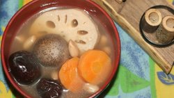 滋补素汤(带着浓浓鸡汤味道的纯素汤)