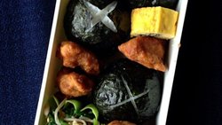 手雷饭团便当 - 小朋友的午餐日记（11/1）