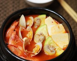 韩式泡菜海鲜锅