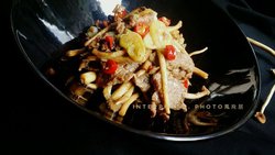 三个步骤滴牛肉炒茶树菇