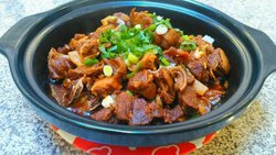 红烧羊肉煲