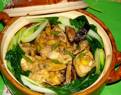 香菇滑鸡煲仔饭