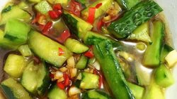 蒜味辣椒凉拌黄瓜