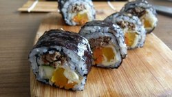 韩式紫菜包饭做午餐饭盒