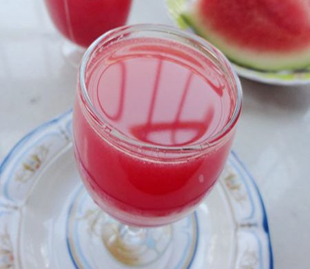 【冰镇西瓜汁】—夏日里的冰爽饮品