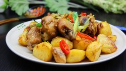 土豆焖鸡腿