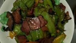 熏肉炒尖椒