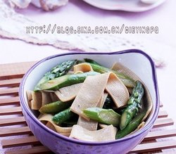 芦笋炒豆皮