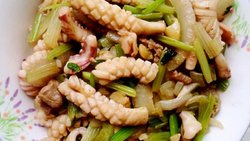 芹菜炒鱿鱼