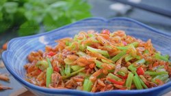 山芹炒河虾