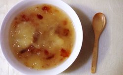 银耳桃胶蔓越莓汤