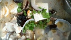 花蛤豆腐木耳香菇汤