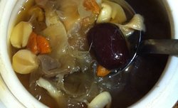 三白红枣炖花胶