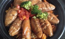 时蔬焖鸡翅