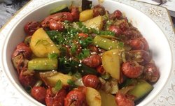 “王厨”吮指小龙虾