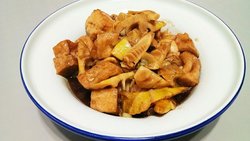 油豆腐焖笋