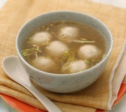 鱼丸生菜汤