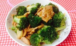 食疗保健--西兰花炒肉（营养价值超高）