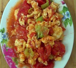 西红柿炒鸡蛋辣椒