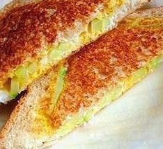 面包鸡蛋蔬菜早餐饼