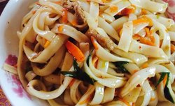 胡萝卜炒河粉
