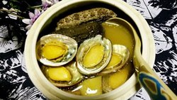 龙骨鸡肉炖海参鲍鱼