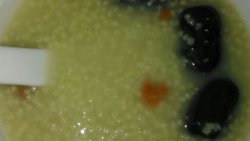 小米红枣枸杞粥养胃