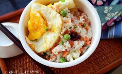 质朴美食-火腿青豆粒炒饭