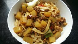 土豆炸酱面