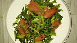 蒜苔炒火腿肠