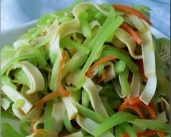 莴笋炒豆腐皮