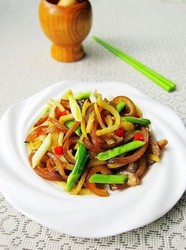 酸萝卜炒肉皮
