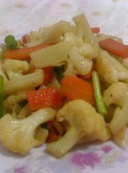 胡萝卜炒菜花