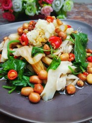枸干菜凉拌秀珍菇
