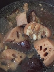 猪脚莲藕汤