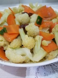 干肠炒菜花胡萝卜