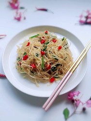 爆炒。酸辣绿豆芽