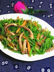 芹菜炒鱿鱼头