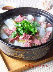 牛肉砂锅萝卜煲
