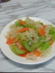 凉拌西芹银耳