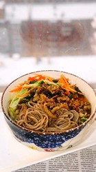 肉丝雪菜荞麦面