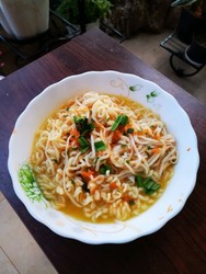 胡萝卜煮方便面