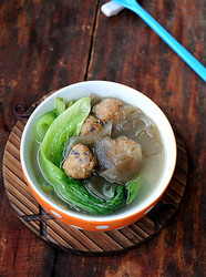 肉丸粉片生菜汤