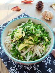 农家韭菜鸡蛋捞面条
