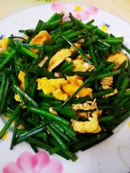韭菜苔炒鸡蛋